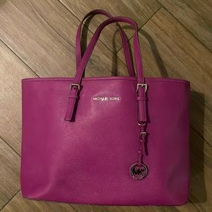 Like new purple Michael Kors tote. 💜